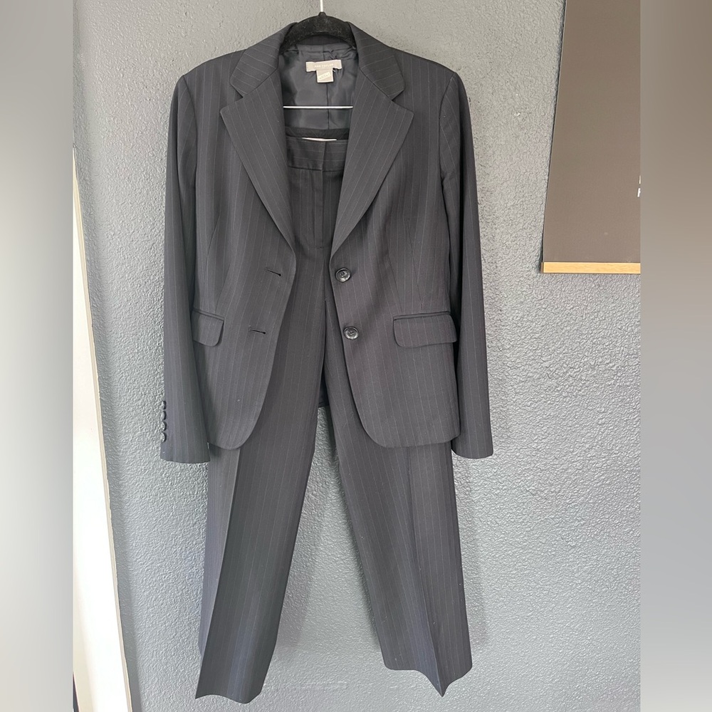 Women’s Vintage Ann Taylor Navy Pinstripe Blazer and Pants Suit Size 2